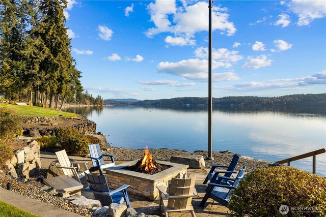 560 E Cronquist Road, Allyn, WA 98524
