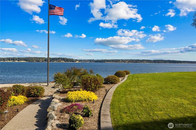 560 E Cronquist Road, Allyn, WA 98524