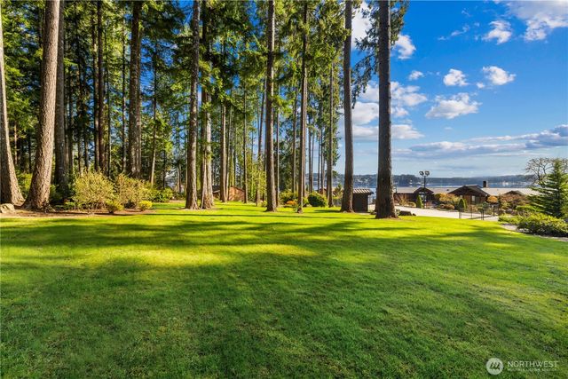 560 E Cronquist Road, Allyn, WA 98524