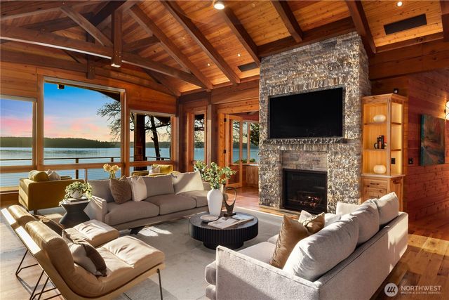 560 E Cronquist Road, Allyn, WA 98524