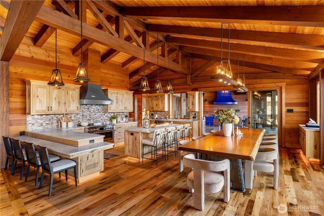 560 E Cronquist Road, Allyn, WA 98524