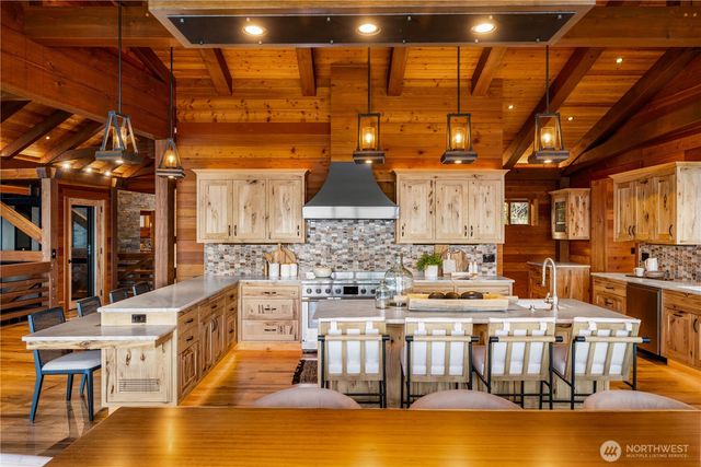 560 E Cronquist Road, Allyn, WA 98524