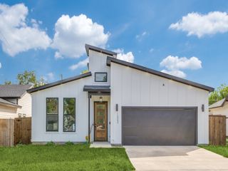 1322 Strickland Street, Dallas, TX 75216