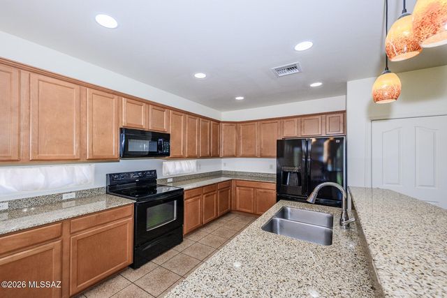 7574 E Autumn Leaf Drive, Tucson, AZ 85756