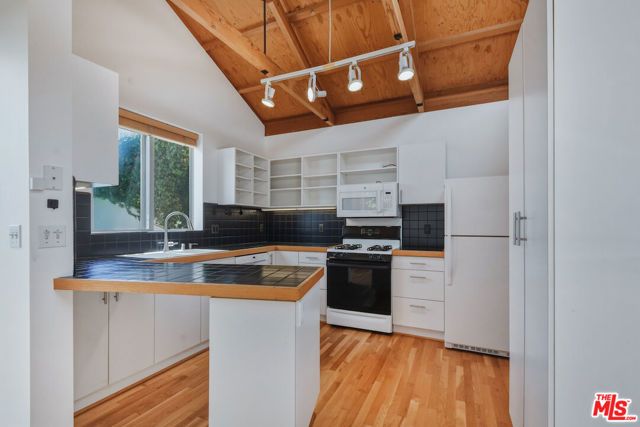 656 Angelus Place, Los Angeles, CA 90291