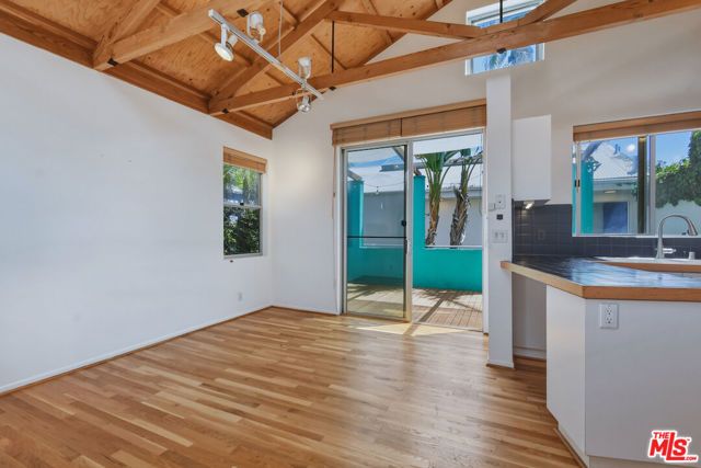 656 Angelus Place, Los Angeles, CA 90291