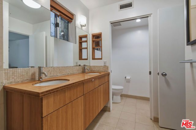 656 Angelus Place, Los Angeles, CA 90291