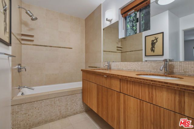 656 Angelus Place, Los Angeles, CA 90291
