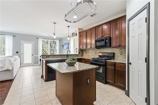 3615 High Battery Bluff NW, Acworth, GA 30101