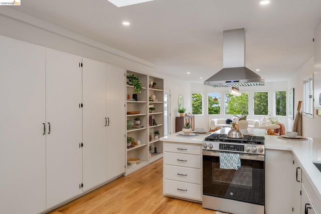 1635 Aqua Vista Rd, Richmond, CA 94805