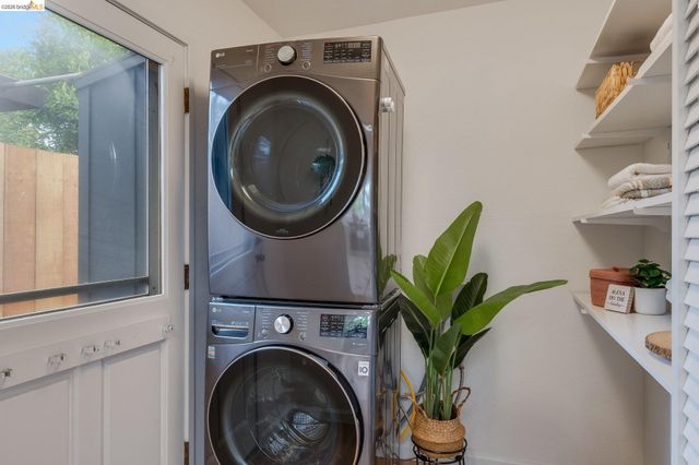 1635 Aqua Vista Rd, Richmond, CA 94805