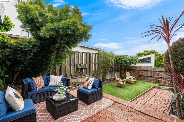 1635 Aqua Vista Rd, Richmond, CA 94805