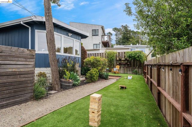 1635 Aqua Vista Rd, Richmond, CA 94805