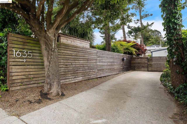 1635 Aqua Vista Rd, Richmond, CA 94805
