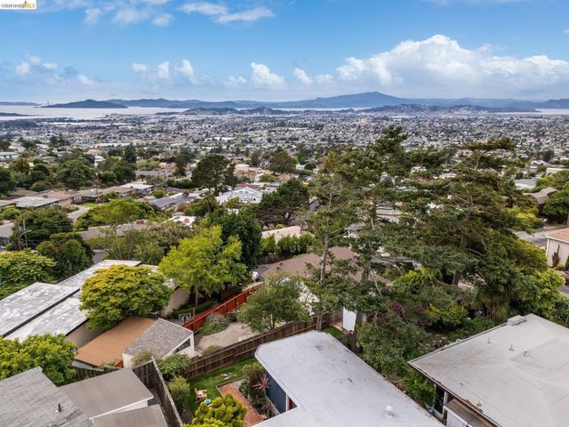 1635 Aqua Vista Rd, Richmond, CA 94805