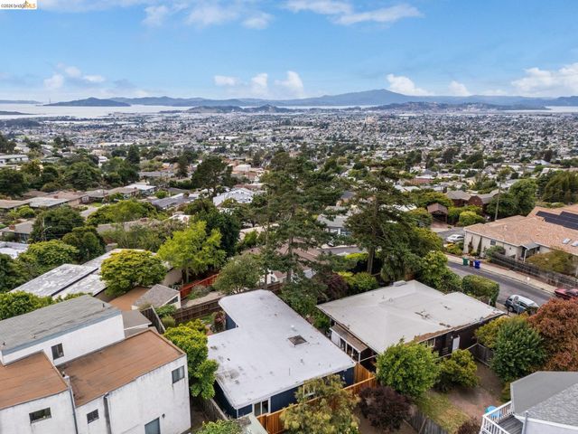 1635 Aqua Vista Rd, Richmond, CA 94805