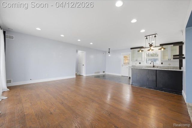 2455 Ivanhoe Drive, West Bloomfield Charter Township, MI 48324