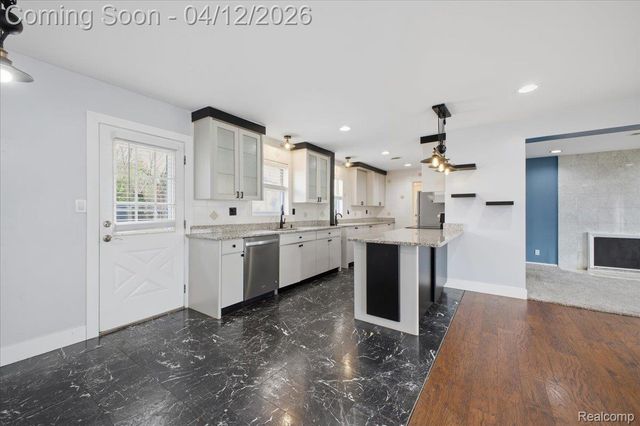 2455 Ivanhoe Drive, West Bloomfield Charter Township, MI 48324