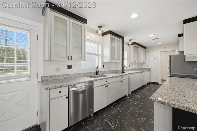 2455 Ivanhoe Drive, West Bloomfield Charter Township, MI 48324