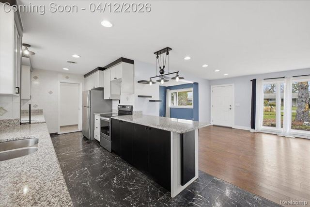 2455 Ivanhoe Drive, West Bloomfield Charter Township, MI 48324