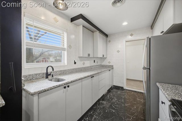 2455 Ivanhoe Drive, West Bloomfield Charter Township, MI 48324