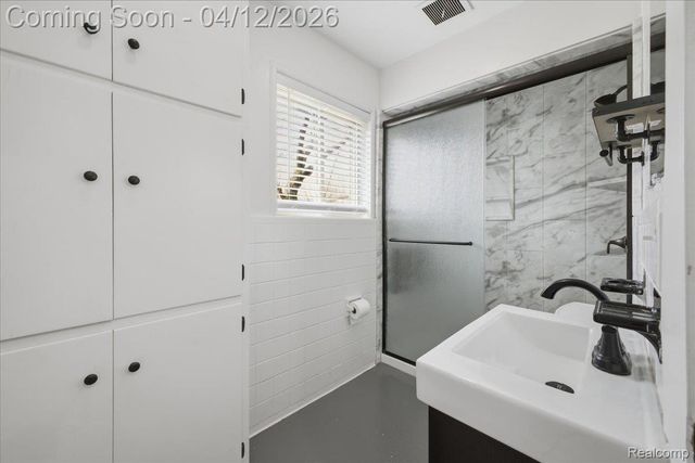 2455 Ivanhoe Drive, West Bloomfield Charter Township, MI 48324