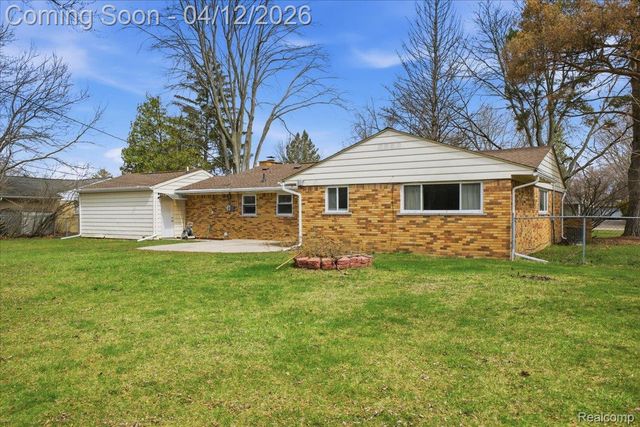 2455 Ivanhoe Drive, West Bloomfield Charter Township, MI 48324