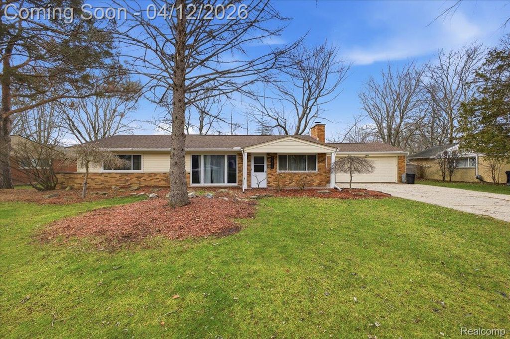 2455 Ivanhoe Drive, West Bloomfield Charter Township, MI 48324