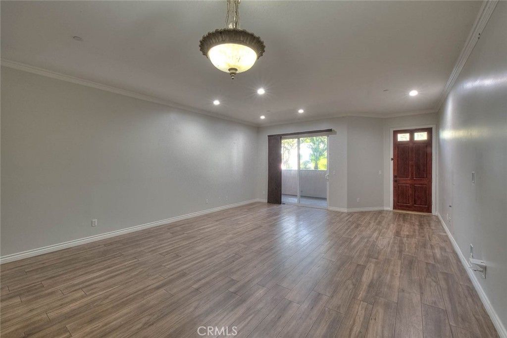 572 E San Jose Avenue 104, Burbank, CA 91501 — photo 4