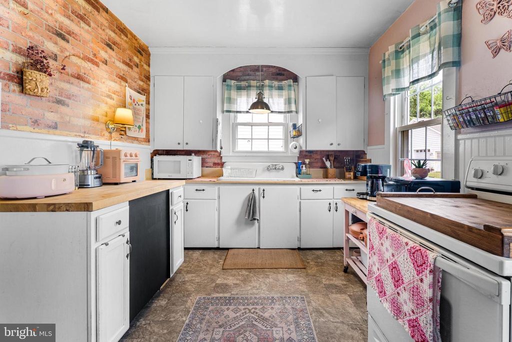Image 16 of property listing at 208 S S WASHINGTON ST, Snow Hill, MD 21863