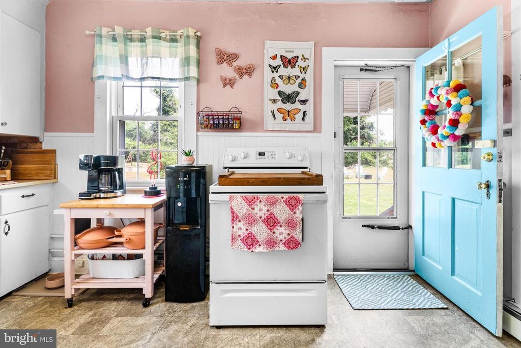Image 17 of property listing at 208 S S WASHINGTON ST, Snow Hill, MD 21863
