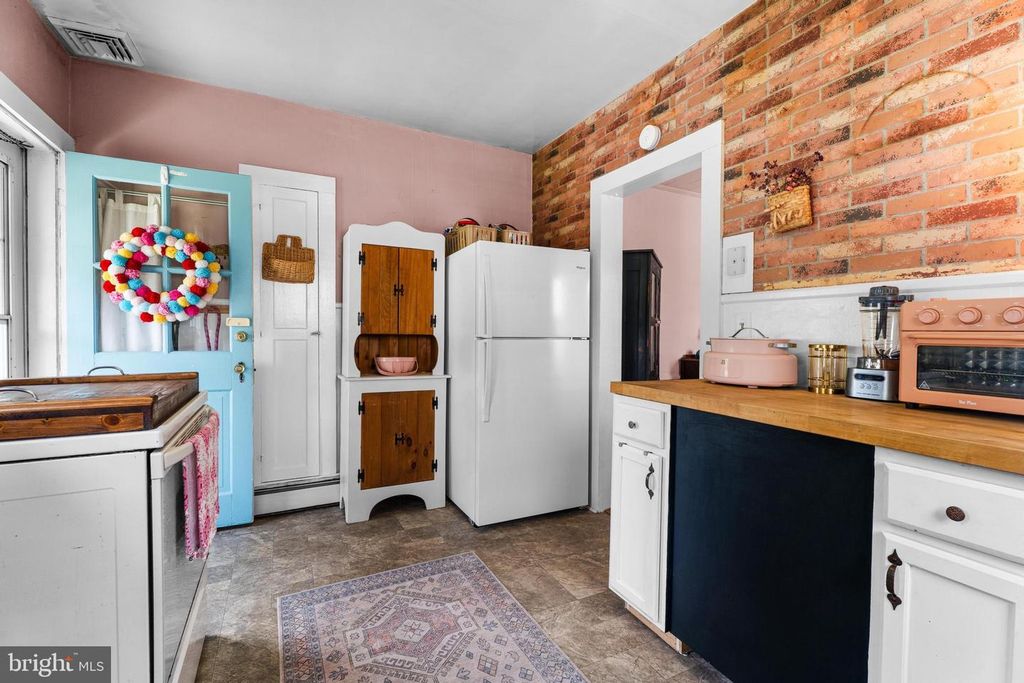 Image 18 of property listing at 208 S S WASHINGTON ST, Snow Hill, MD 21863