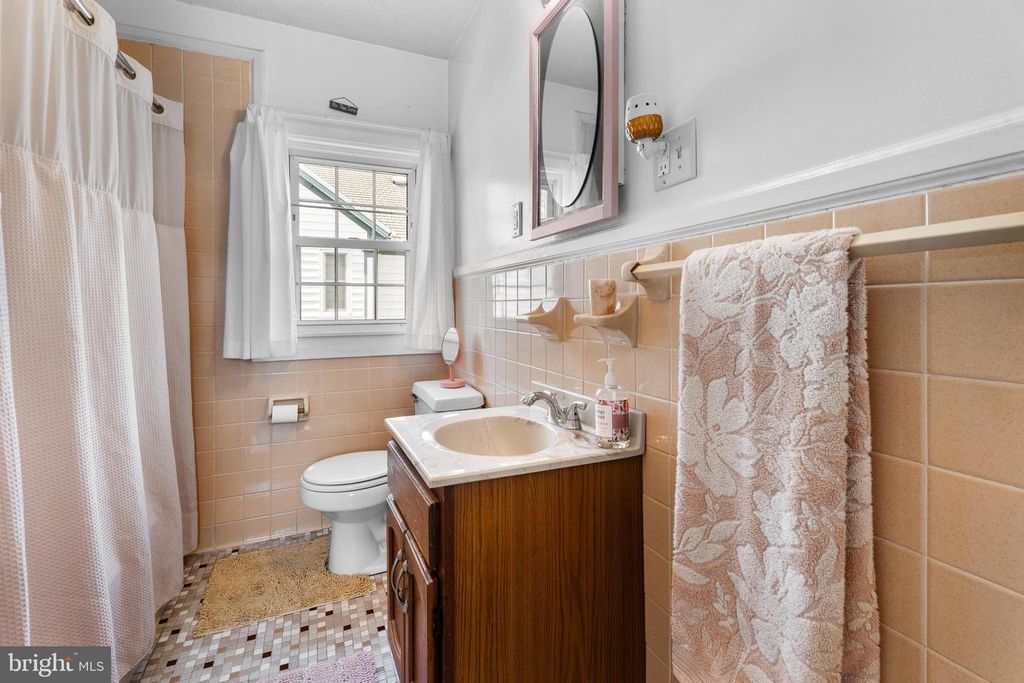 Image 32 of property listing at 208 S S WASHINGTON ST, Snow Hill, MD 21863
