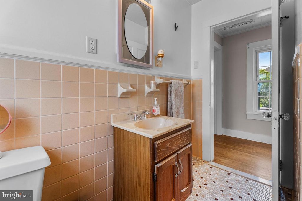 Image 34 of property listing at 208 S S WASHINGTON ST, Snow Hill, MD 21863