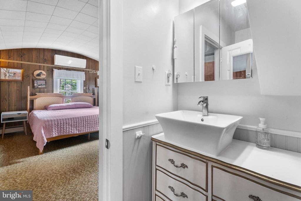 Image 38 of property listing at 208 S S WASHINGTON ST, Snow Hill, MD 21863