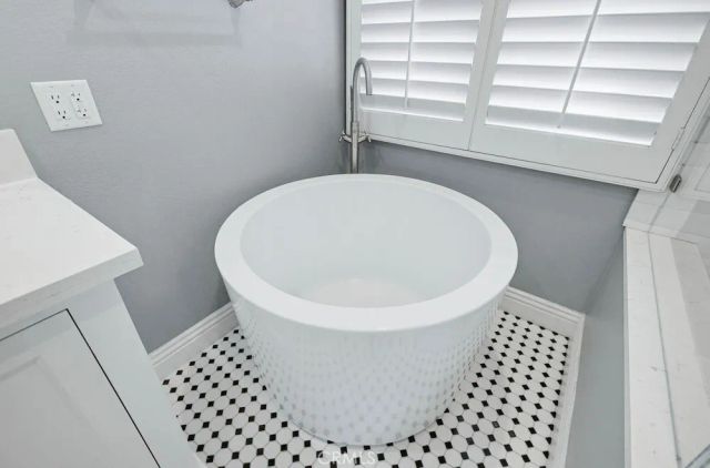 34 Laconia, Irvine, CA 92614