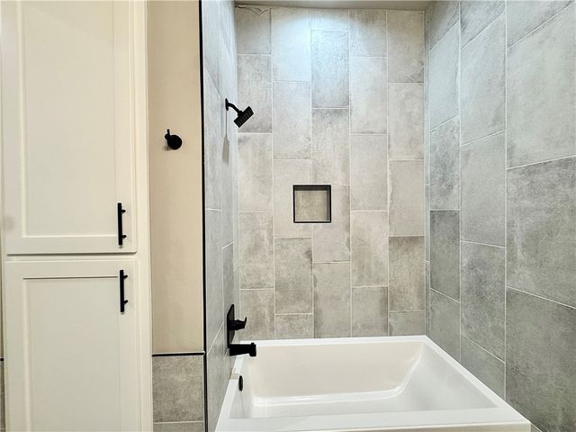 3600 Bearpaw Path, Bentonville, AR 72712