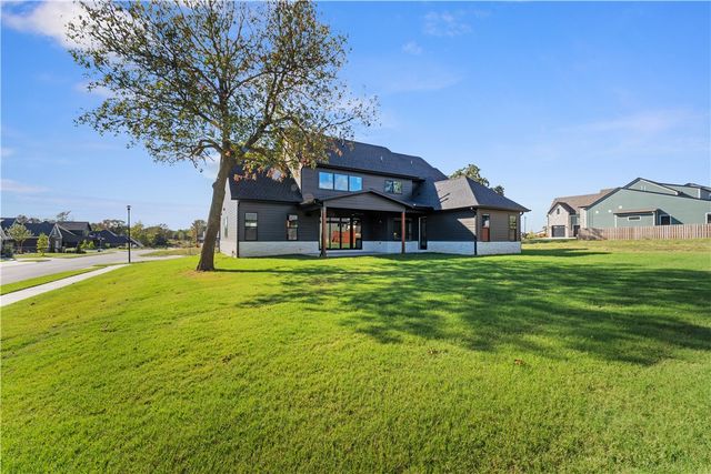 3600 Bearpaw Path, Bentonville, AR 72712