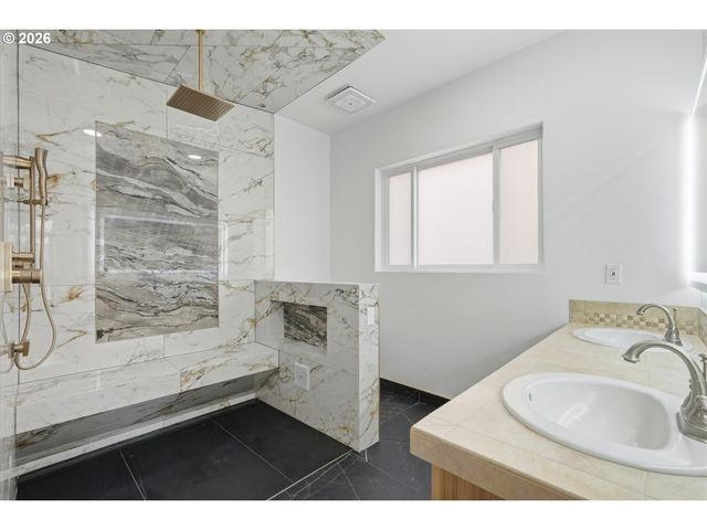 2164 N LEGACY Dr, Newberg, OR 97132