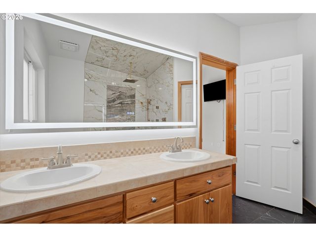 2164 N LEGACY Dr, Newberg, OR 97132