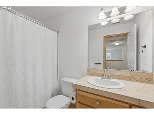 2164 N LEGACY Dr, Newberg, OR 97132