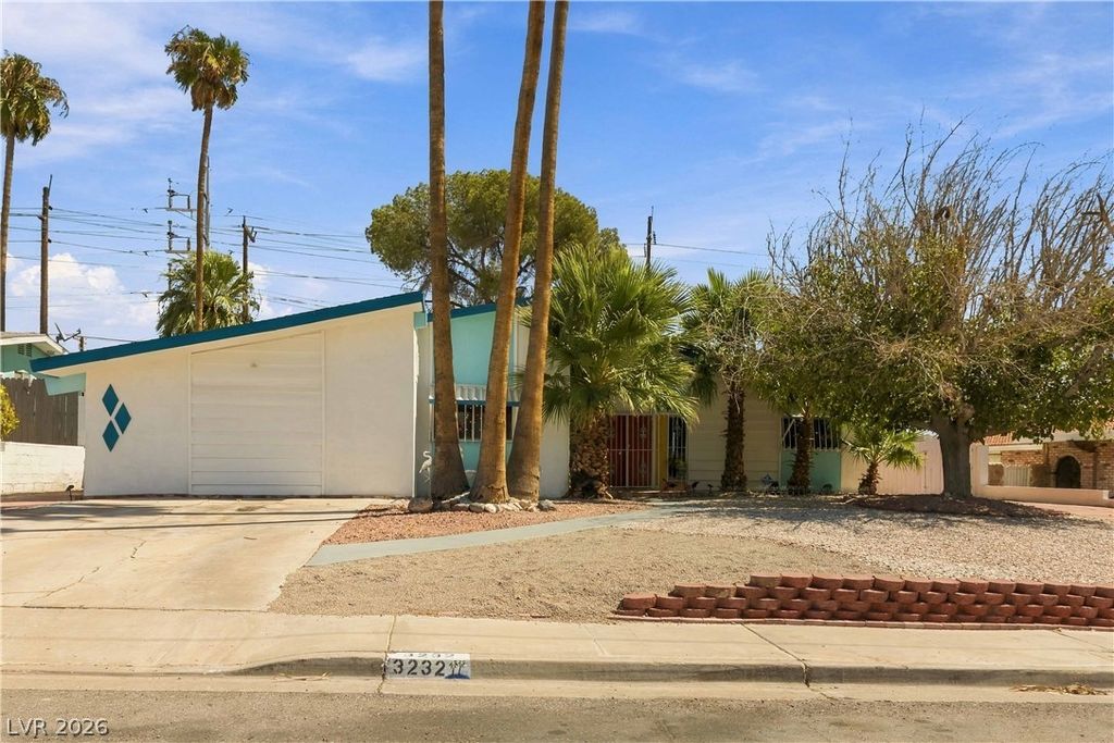 3232 Pawnee Drive, Las Vegas, NV 89169 — photo 2