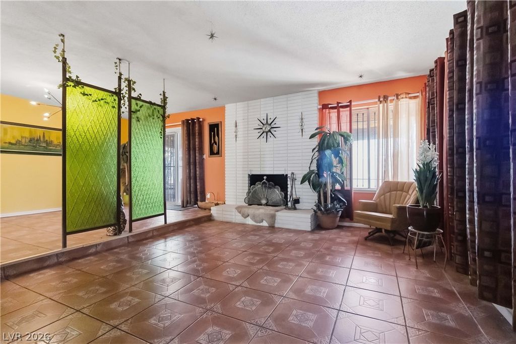 3232 Pawnee Drive, Las Vegas, NV 89169 — photo 5