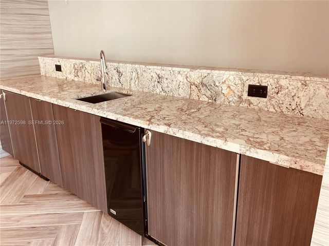 1600 SW 1st Ave 1204, Miami, FL 33129