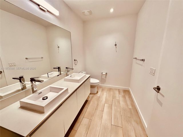 1600 SW 1st Ave 1204, Miami, FL 33129