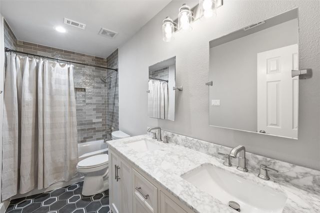 408 Saddlehorn DR, Dripping Springs, TX 78620