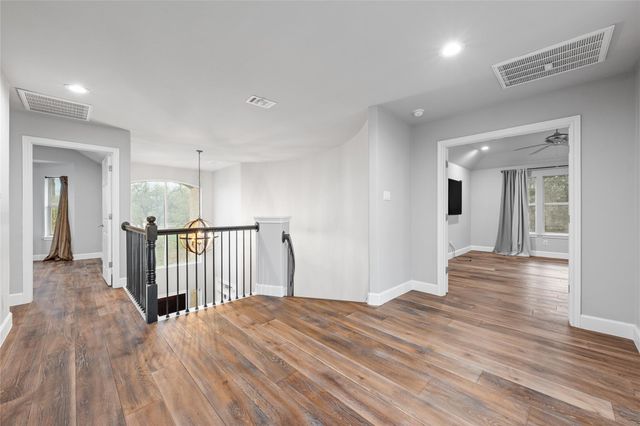 408 Saddlehorn DR, Dripping Springs, TX 78620