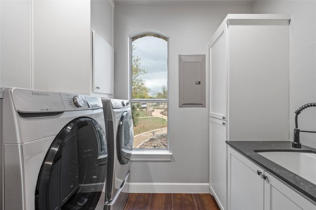 408 Saddlehorn DR, Dripping Springs, TX 78620