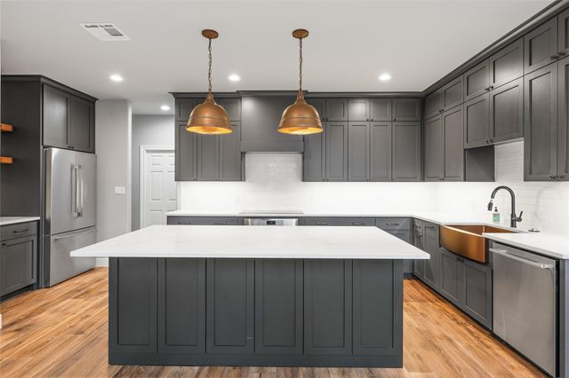 408 Saddlehorn DR, Dripping Springs, TX 78620