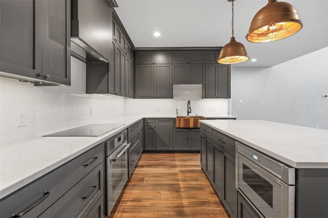 408 Saddlehorn DR, Dripping Springs, TX 78620